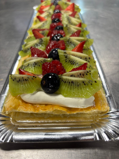 Banda de frutas con Crema Diplomática